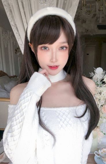 半夜摸妺妺乳C起来好疼_无删减在线播放